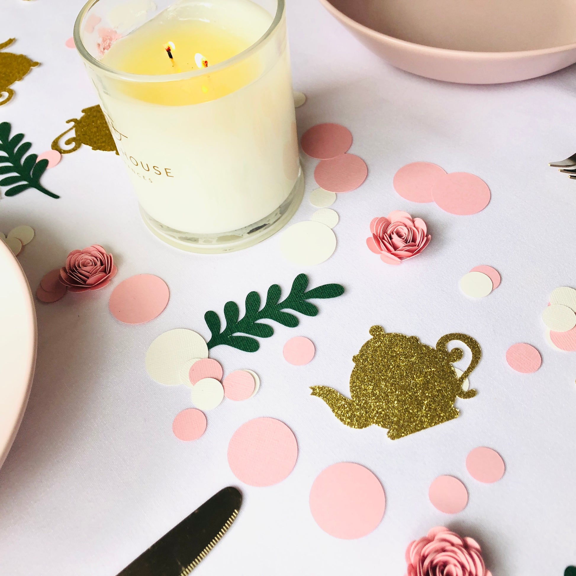 Teapot table confetti